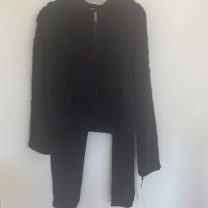 NWTO Calvin Klein black fleece hoodie and black sweat pants. Size med